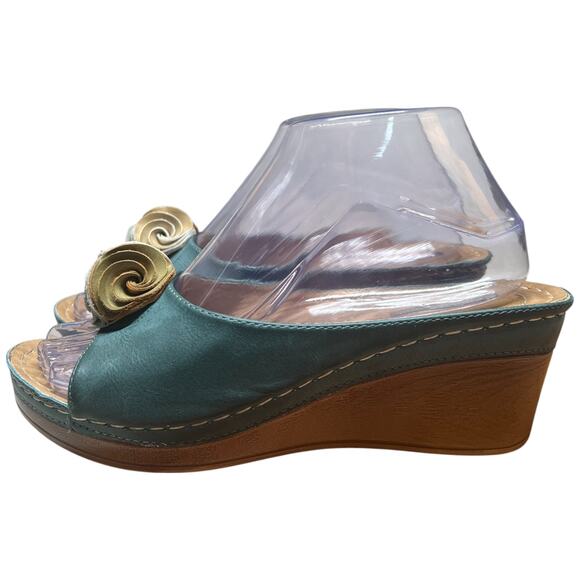 GOOD CHOICE Sydney Size 7.5 Turquoise Slip On Wedge Heel Sandals Floral Flower - Picture 1 of 14